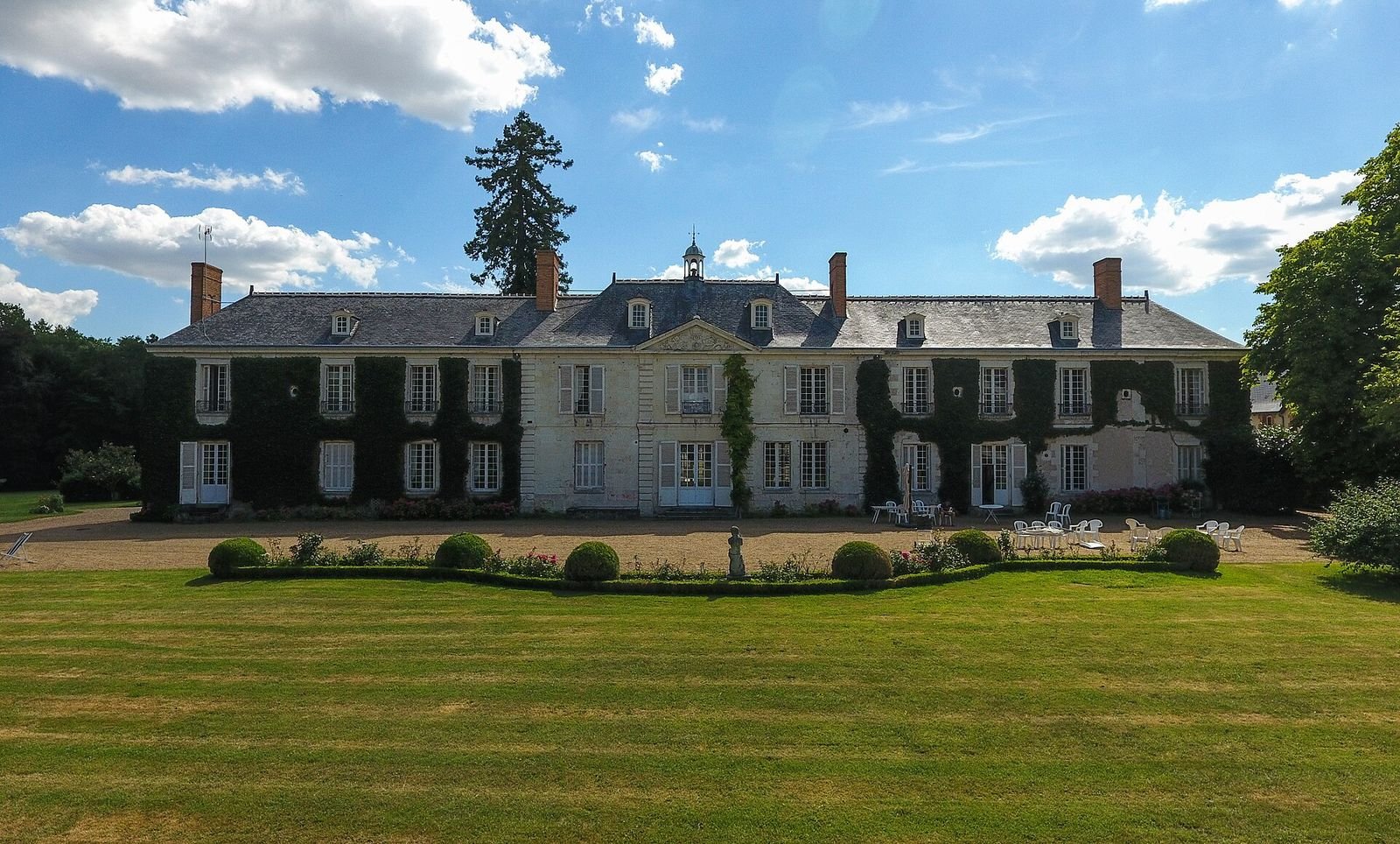 Le château de la Rochefuret à Ballan-Miré, vu du ciel