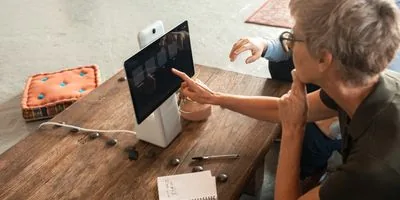 Formation numérique seniors à domicile Tours - initiation informatique tablette